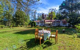 Saffronstays Milton Abbott Estate - 2Br Colonial-Era Bungalow With Garden, Golf Course Views & Bonfire Nights Near Ooty Golf Club